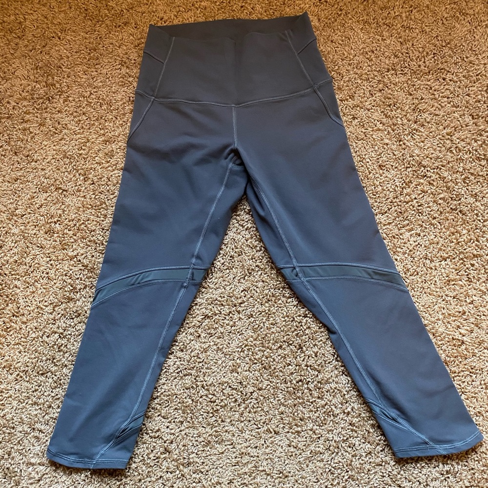 Lululemon gray crop size 6.